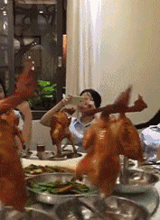 搞笑GIF: 这样的女朋友你敢要吗