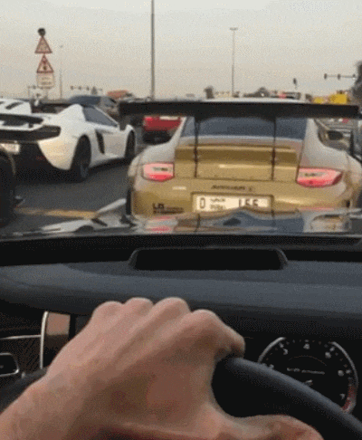 搞笑Gif：出差把狗子放女朋友那后 ！